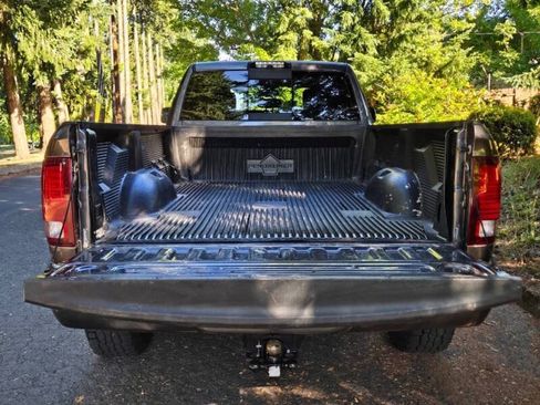 Used 2018 RAM 2500 Laramie w/ Sport Appearance Group AWD/4WD image 9
