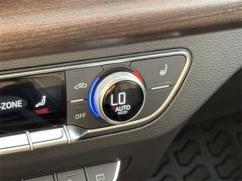 Certified 2025 Audi Q5 2.0T Premium Plus image 32