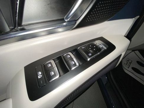 Used 2024 Kia Telluride EX w/ EX Captain's Chair Package image 13