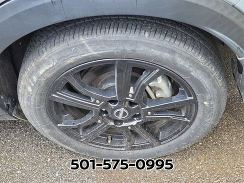 Used 2023 Nissan Kicks SR w/ SR Premium Package FWD image 7