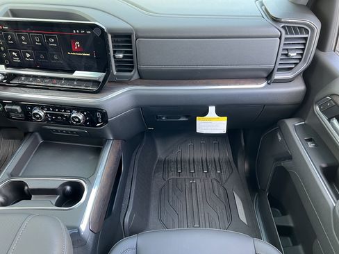 New 2026 GMC Sierra 2500 SLT w/ SLT Premium Package AWD/4WD image 34