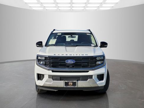 Used 2025 Ford Expedition Max Platinum AWD/4WD image 2