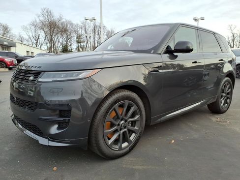 Used 2023 Land Rover Range Rover Sport SE Dynamic image 3