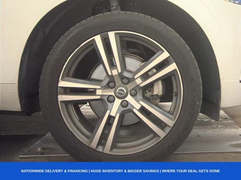 Used 2020 Volvo XC60 T5 Momentum w/ Protection Package Premier image 14