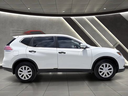 Used 2016 Nissan Rogue S FWD image 4