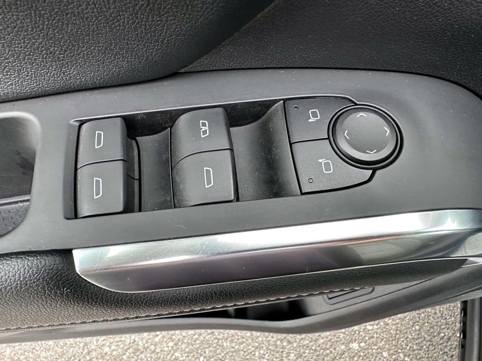 Used 2024 Chevrolet Traverse LT FWD image 9