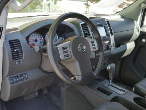 Used 2016 Nissan Frontier PRO-4X w/ Pro-4x Luxury Package AWD/4WD image 4