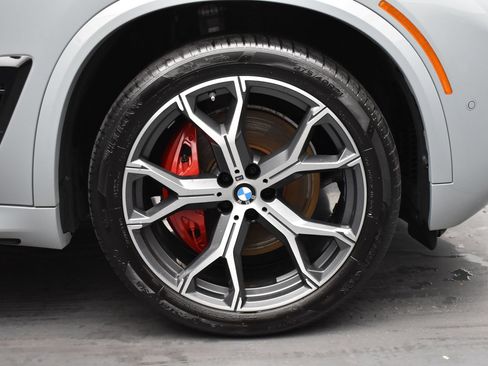 Used 2024 BMW X5 xDrive40i w/ M Sport Package AWD/4WD image 5