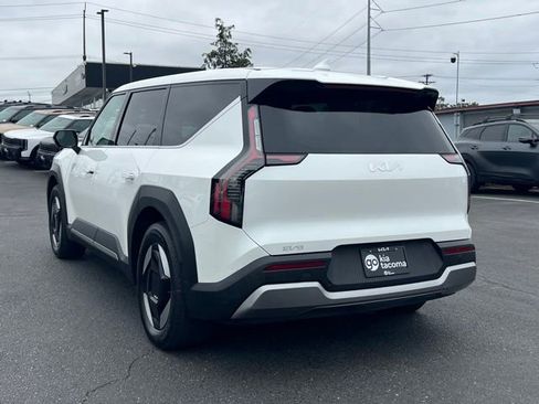 Used 2024 Kia EV9 Light RWD image 9