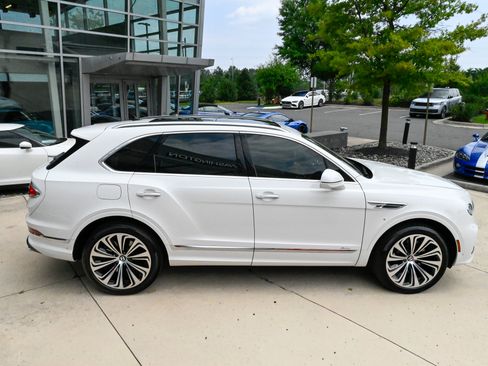 Used 2023 Bentley Bentayga AWD/4WD image 4