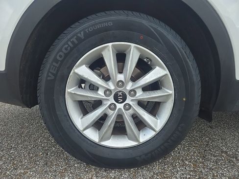 Used 2019 Kia Sorento FWD image 29