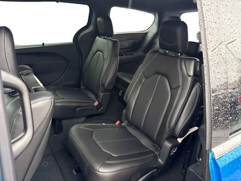 New 2026 Chrysler Pacifica Select image 10