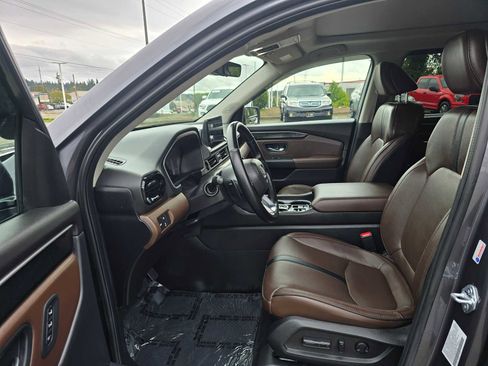 Used 2025 Honda Pilot Elite image 23