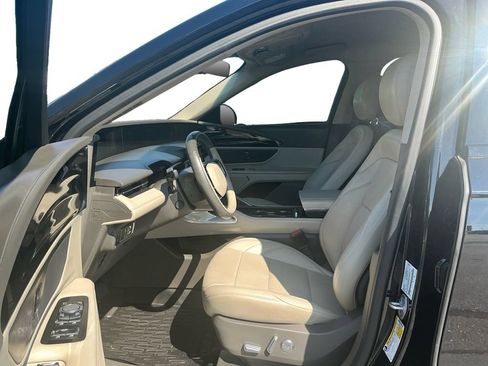 Certified 2024 Lincoln Nautilus Premier AWD/4WD image 14