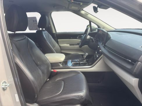 Used 2023 Kia Carnival SX image 15