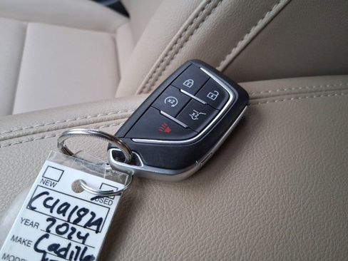 Used 2024 Cadillac XT4 Luxury w/ LPO, Floor Liner Package image 20