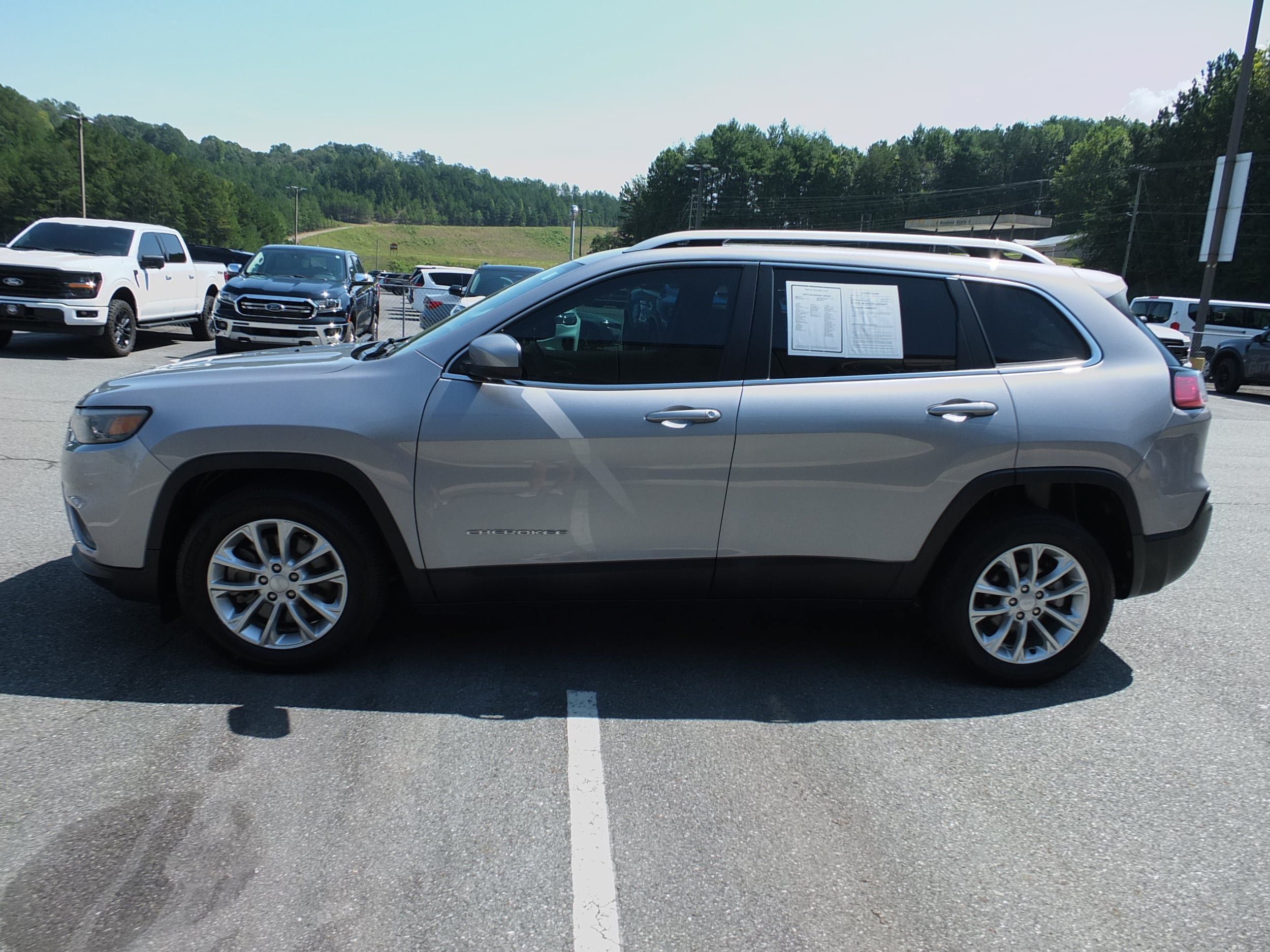 Used 2019 Jeep Cherokee Latitude w/ Popular Appearance Group FWD image 6