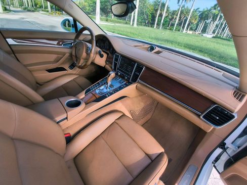 Used 2015 Porsche Panamera S RWD image 41