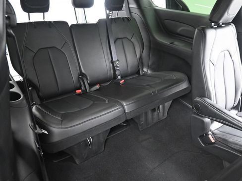 Used 2026 Chrysler Pacifica Select FWD image 26