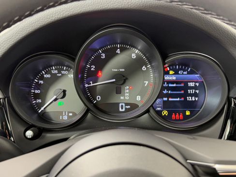 Certified 2026 Porsche Macan AWD/4WD image 24