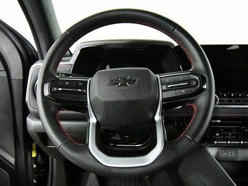 Used 2024 Chevrolet Colorado Z71 w/ Z71 Convenience Package 2 image 2