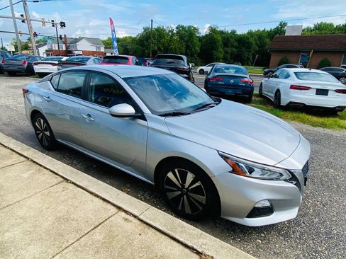 Used 2022 Nissan Altima 2.5 SV FWD image 5