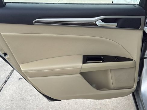 Used 2013 Ford Fusion SE image 16