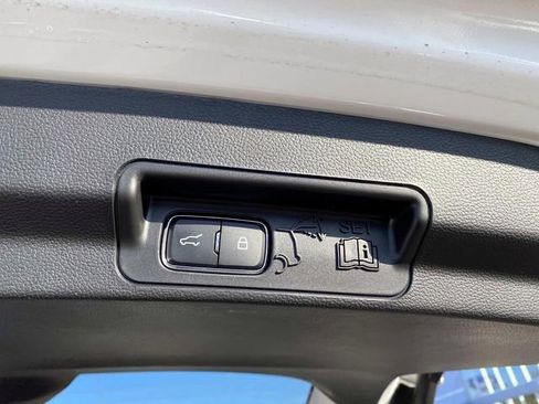 Used 2025 Ford Explorer Active w/ Active Comfort Package image 7