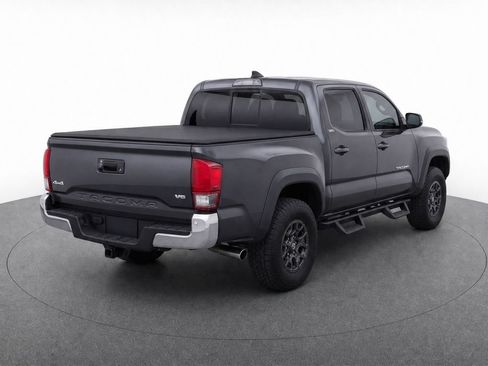 Used 2017 Toyota Tacoma SR5 w/ Tow Package AWD/4WD image 6