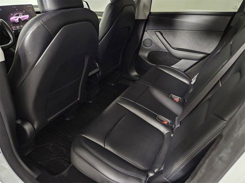 Used 2023 Tesla Model Y Long Range image 27