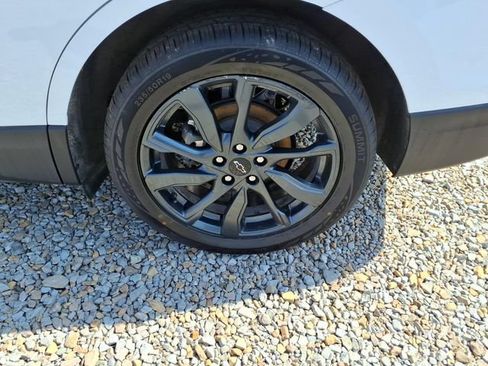 Used 2023 Chevrolet Equinox RS AWD/4WD image 18