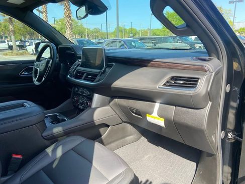 Used 2024 Chevrolet Suburban Z71 w/ Luxury Package image 18