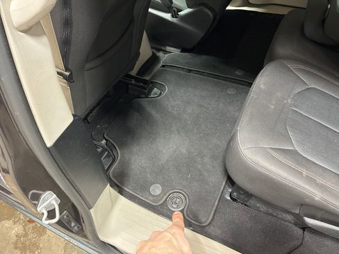 Used 2017 Chrysler Pacifica LX image 10