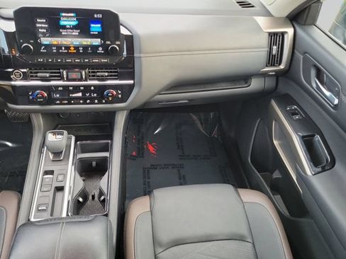 Used 2024 Nissan Pathfinder Platinum w/ Black Appearance Package FWD image 16