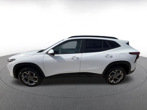 Used 2025 Chevrolet Trax LT image 9