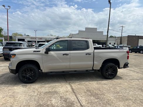 New 2026 Chevrolet Silverado 1500 Custom Trail Boss w/ LPO, Dark Essentials Package image 3