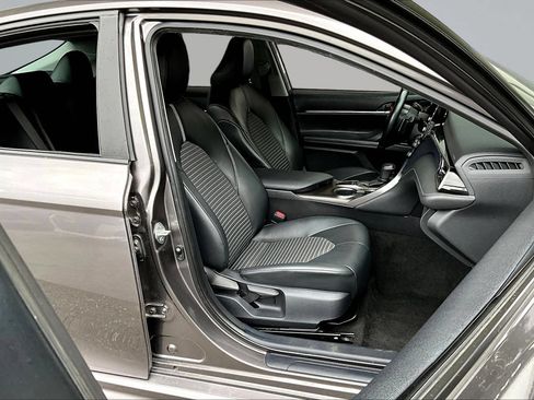 Used 2022 Toyota Camry SE FWD image 23