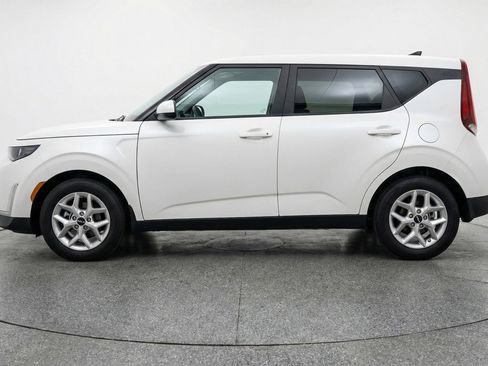 Used 2025 Kia Soul LX w/ LX Technology Package image 4