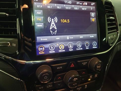 Used 2019 Jeep Grand Cherokee Limited image 37