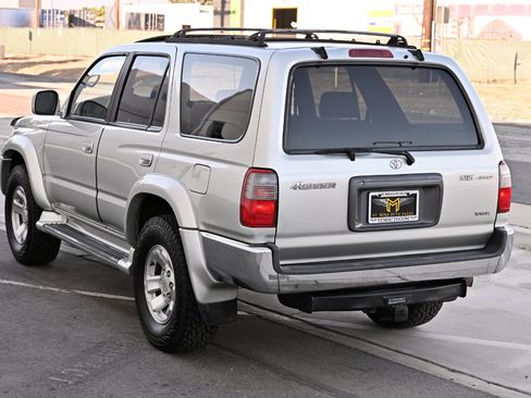 Used 2000 Toyota 4Runner SR5 AWD/4WD image 6