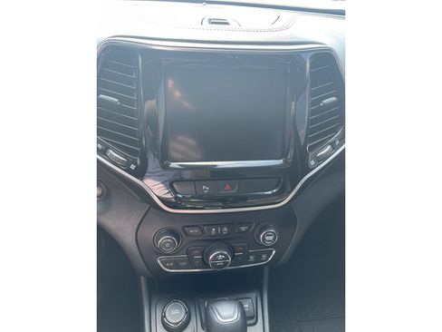 Used 2019 Jeep Cherokee Limited AWD/4WD image 18