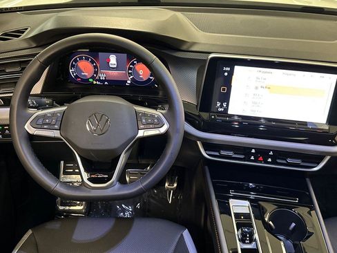 New 2025 Volkswagen Atlas Peak Edition SE image 13