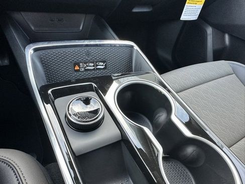 New 2026 Chevrolet Equinox LT w/ Convenience Package II image 21