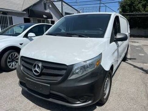 Used 2020 Mercedes-Benz Metris image 2