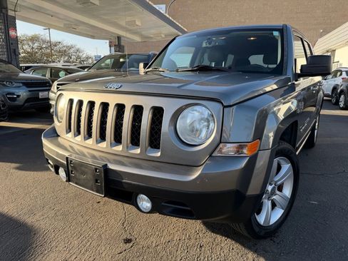 Used 2014 Jeep Patriot Latitude FWD image 3