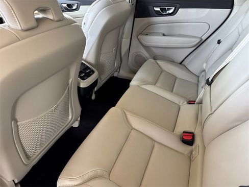 New 2026 Volvo XC60 B5 Ultra image 11