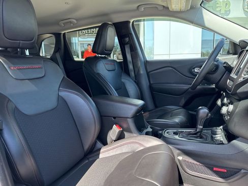 Used 2022 Jeep Cherokee Trailhawk w/ Trailer Tow Group AWD/4WD image 46