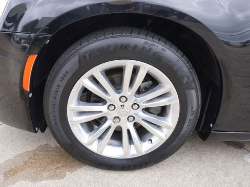 Used 2016 Chrysler 300 C RWD image 30