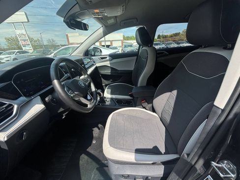 Used 2025 Volkswagen Taos SE FWD image 33