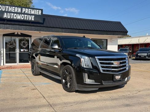 Used 2016 Cadillac Escalade ESV Luxury image 3